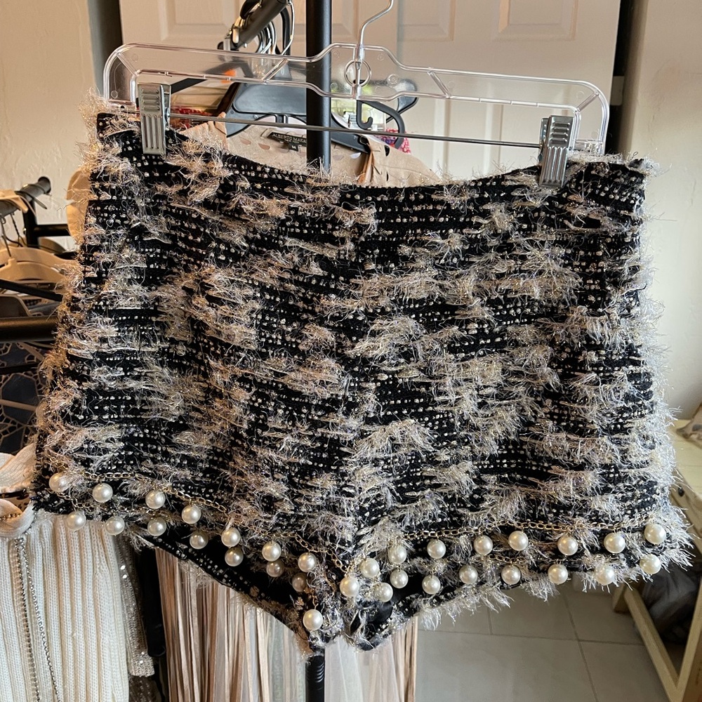 L'ATISTE Black and Cream High Waist Shorts